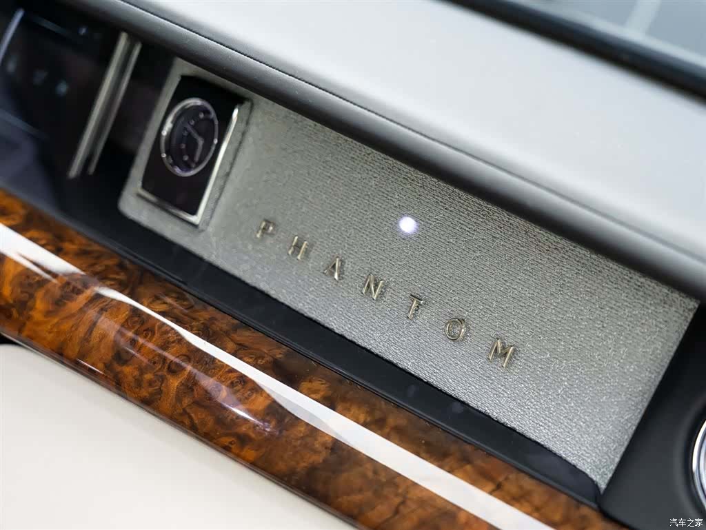Rolls-Royce Phantom, 2018 28