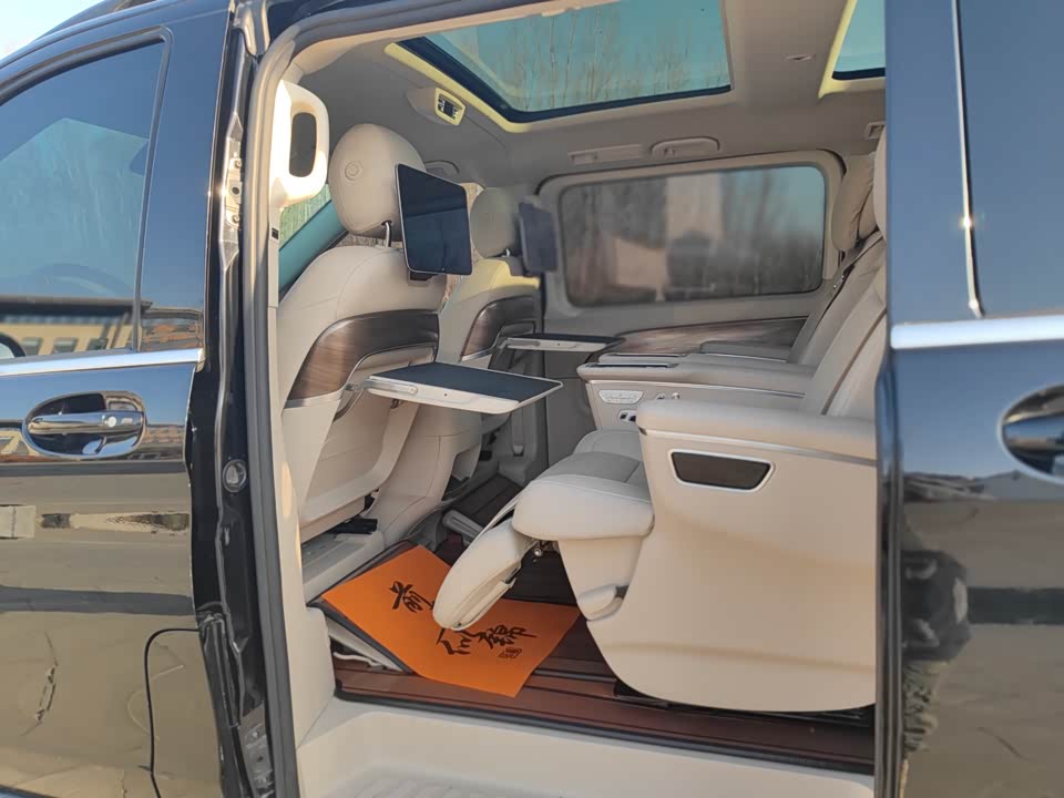 Mercedes-Benz V-class