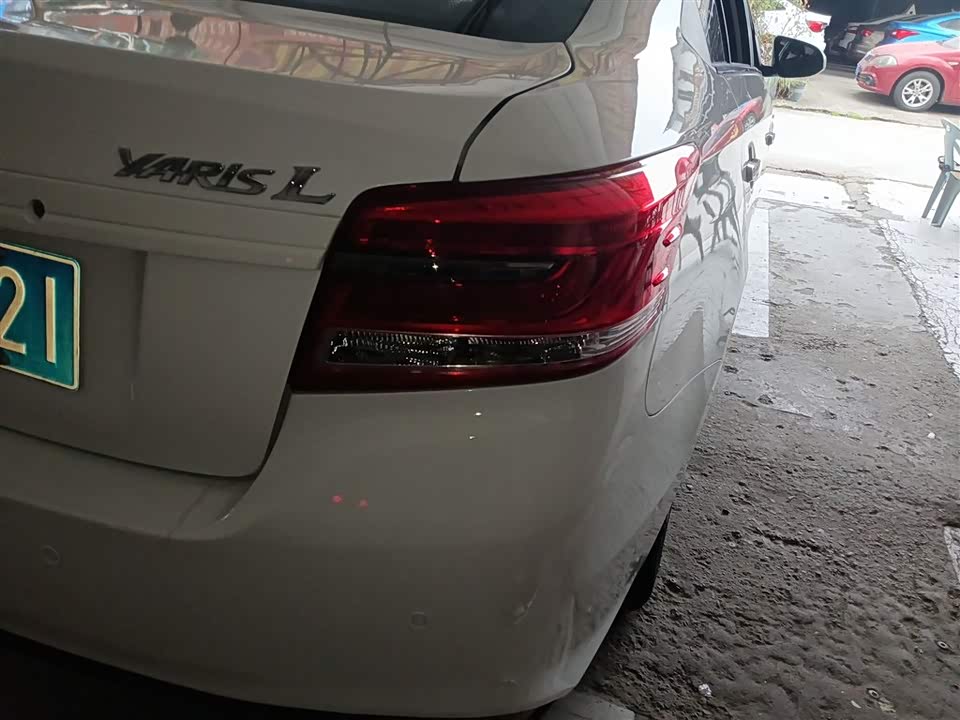 Toyota YARiS L to enjoy