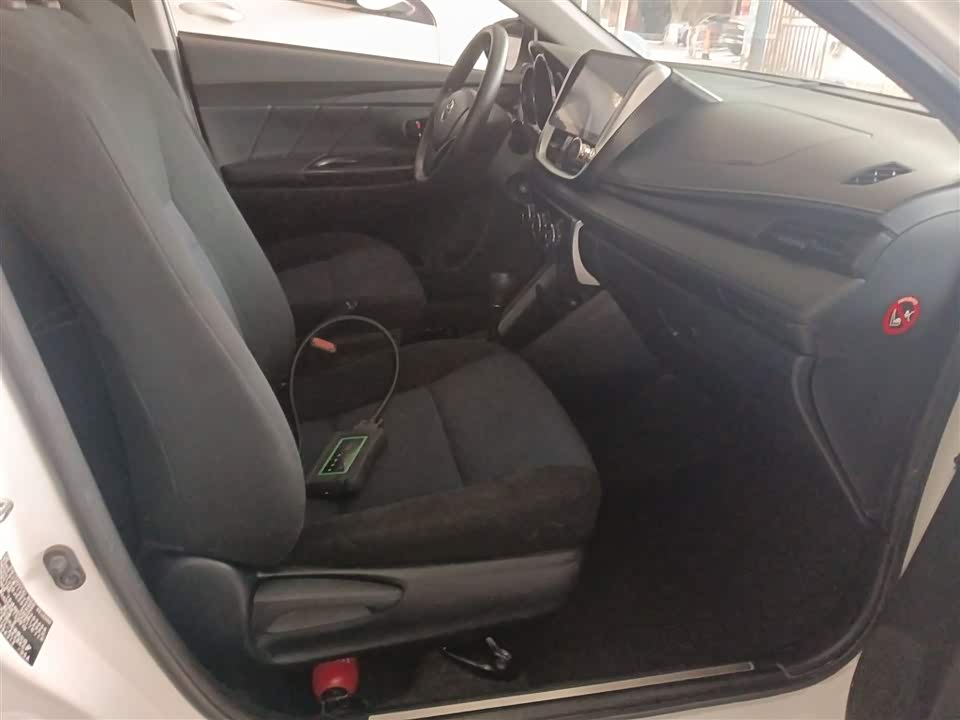 Toyota YARiS L to enjoy