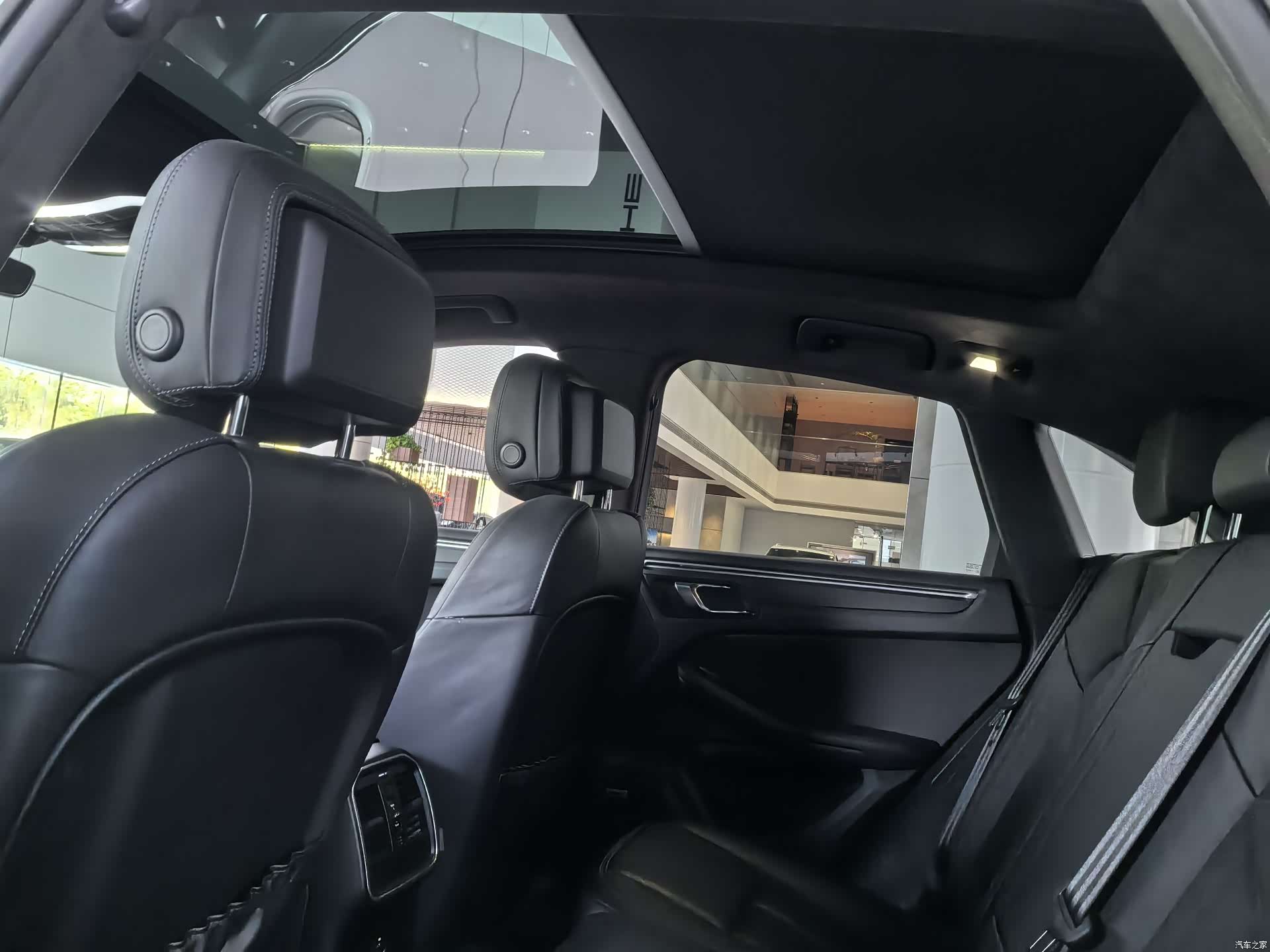 Porsche Macan, 2025 4