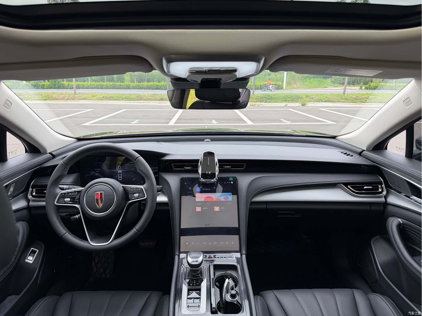 Hongqi H5, 2023 6