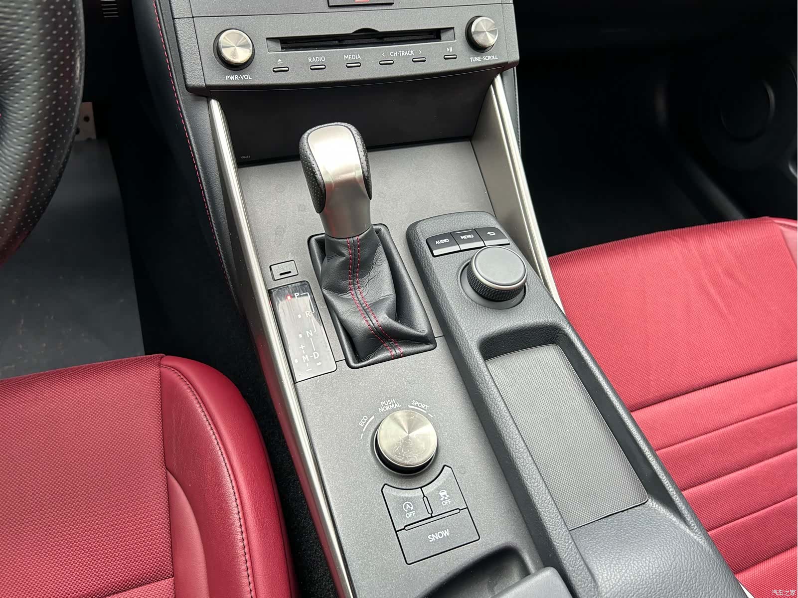 Lexus IS, 2016 24