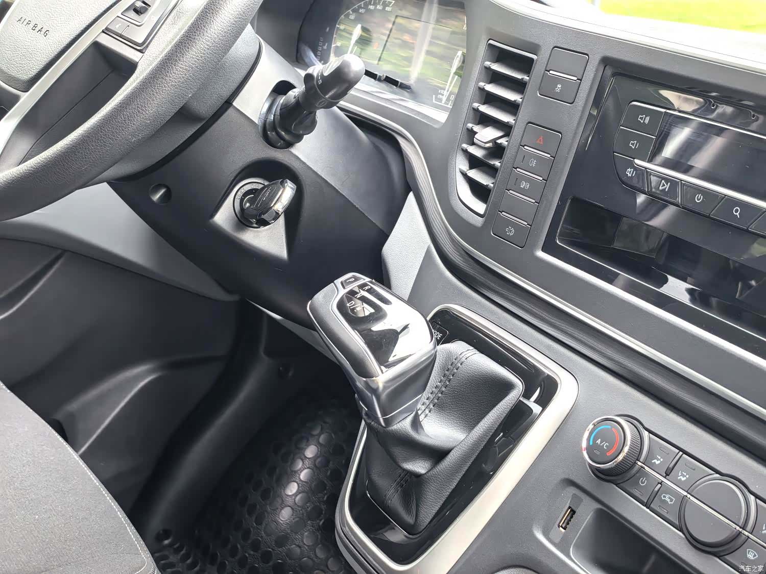 Maxus V80, 2025 8