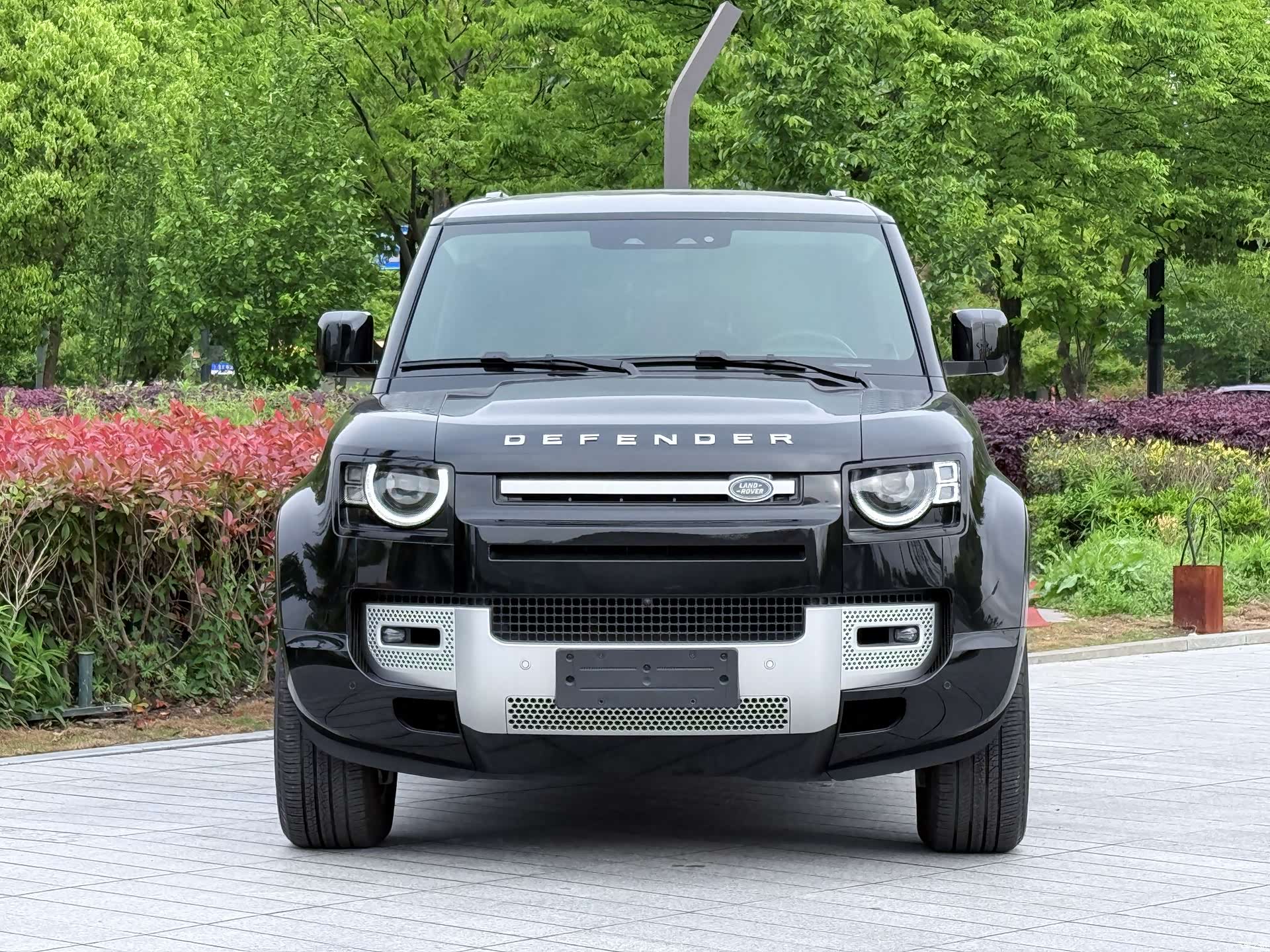 Land Rover Defender, 2024 2