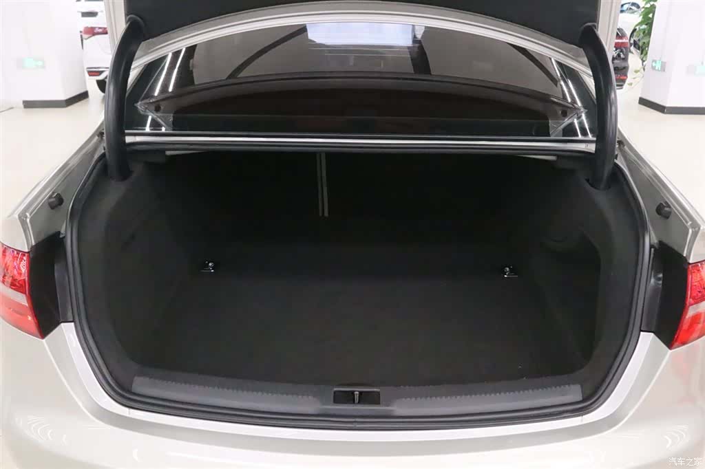 Audi A4L, 2015 17