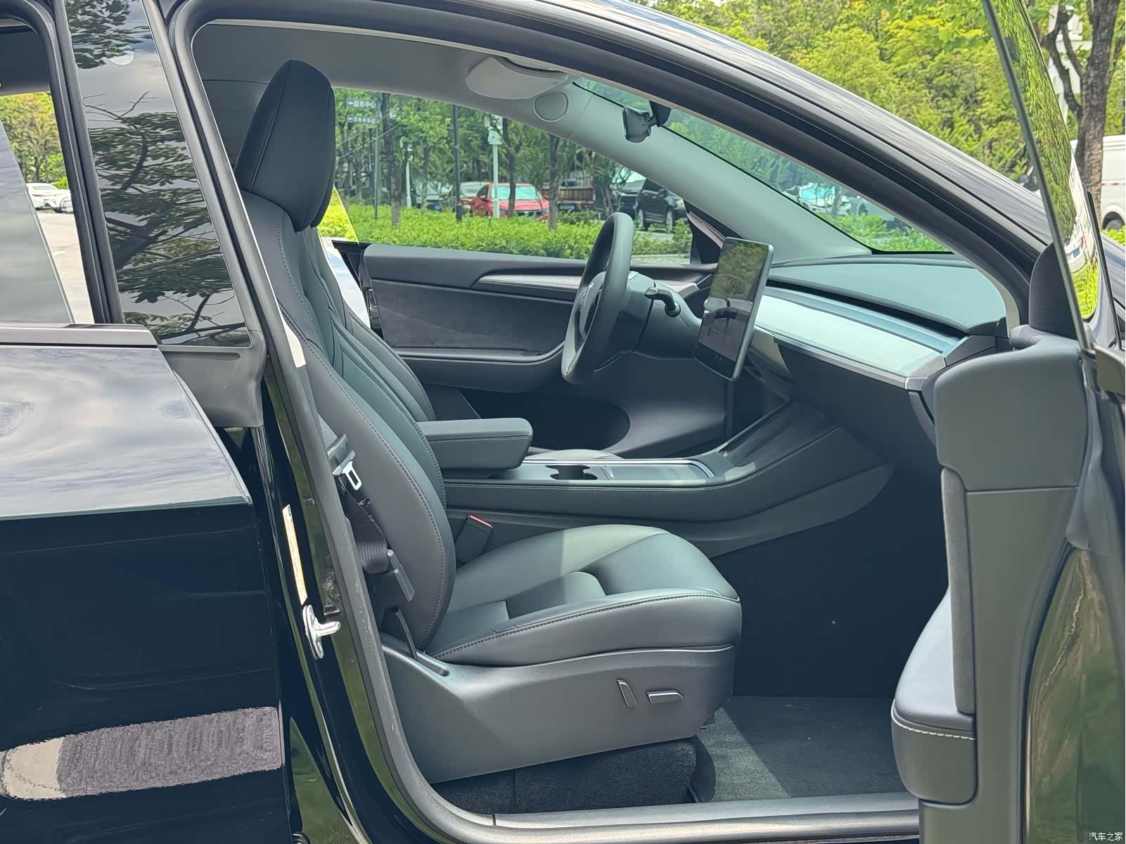 Tesla Model Y, 2024 7