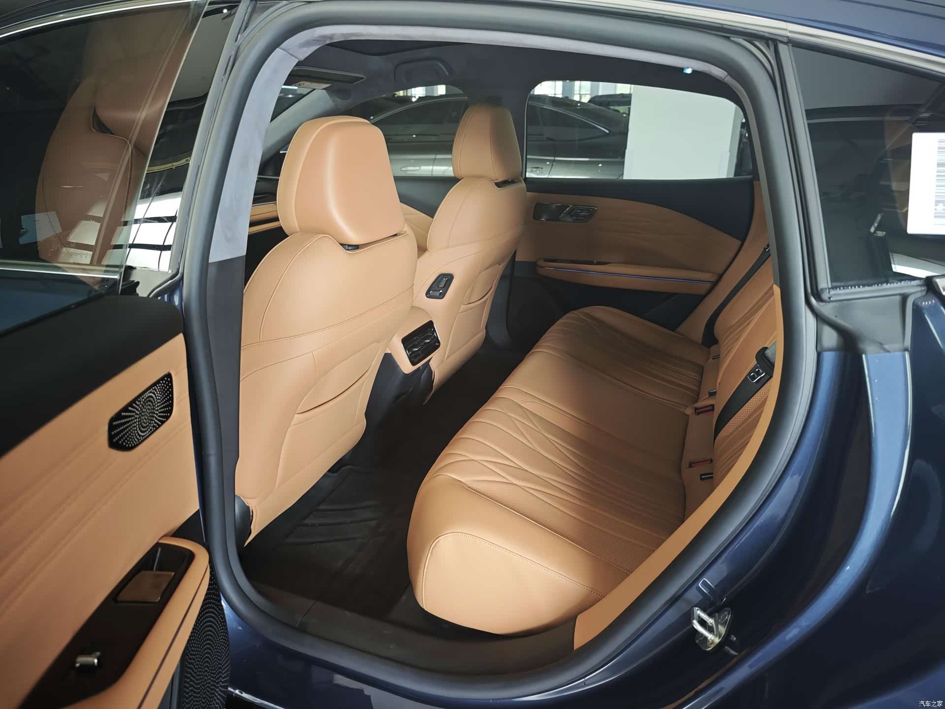 Geely 8, 2025 все фото