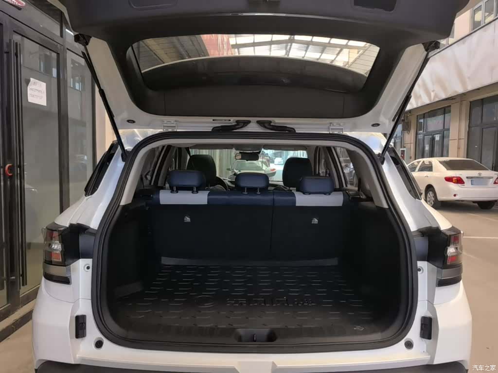 DongFeng AX7, 2022 19