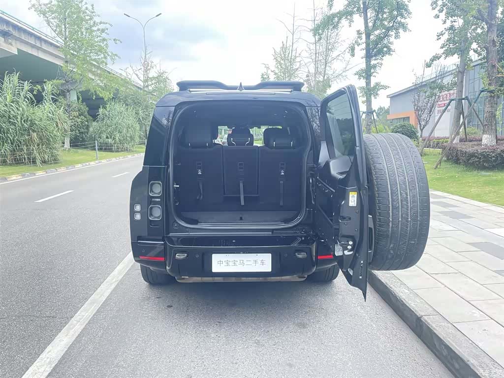 Land Rover Defender, 2023 10