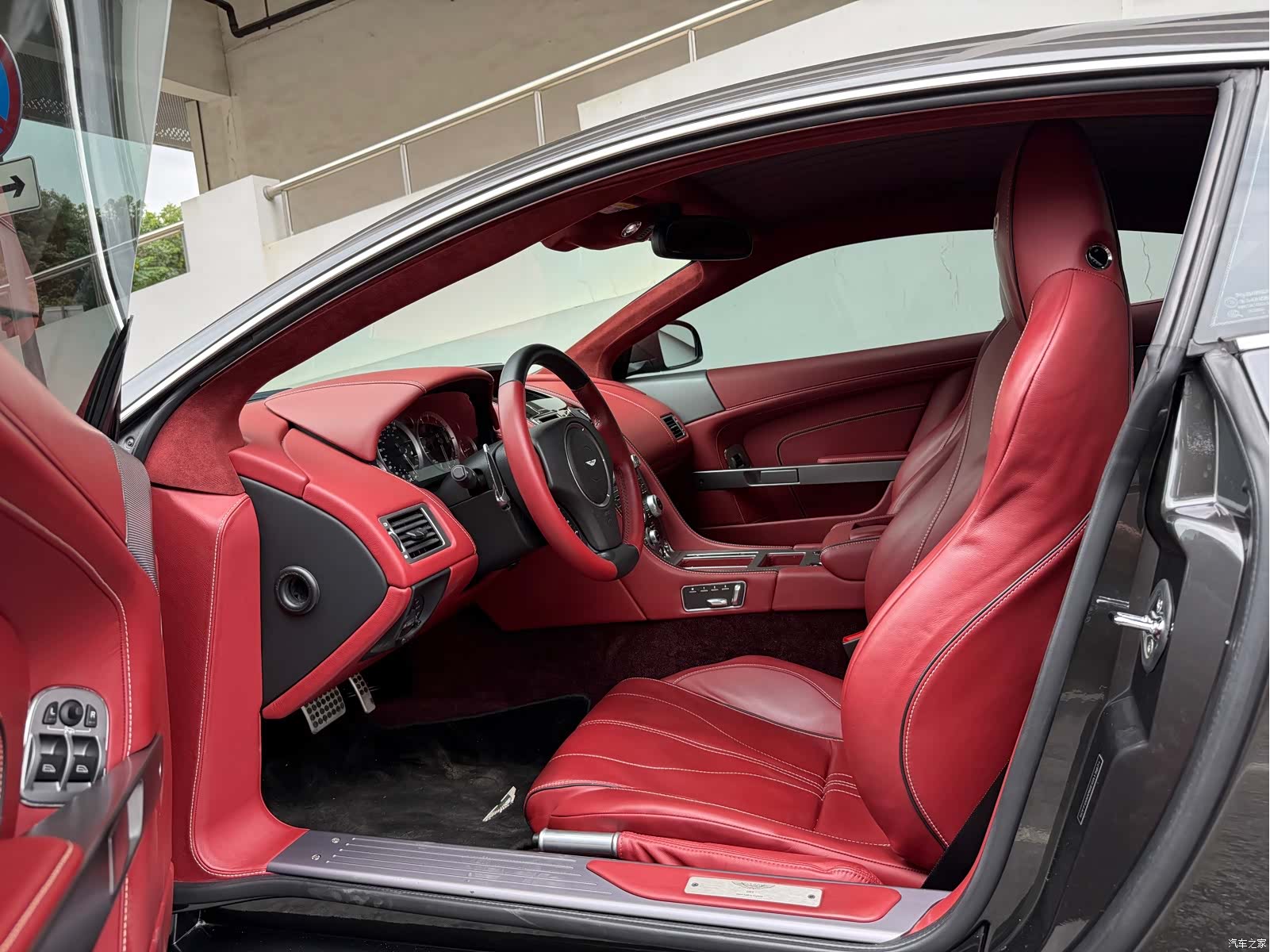 Aston Martin DB9, 2015 4