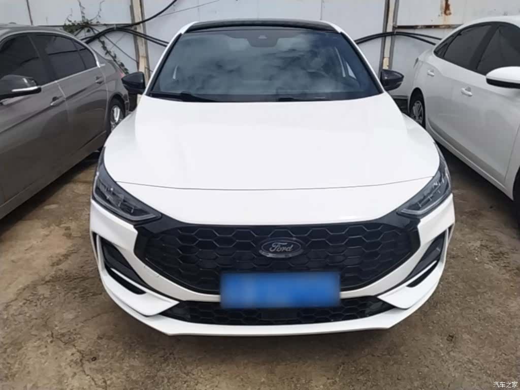 Ford Focus, 2023 3