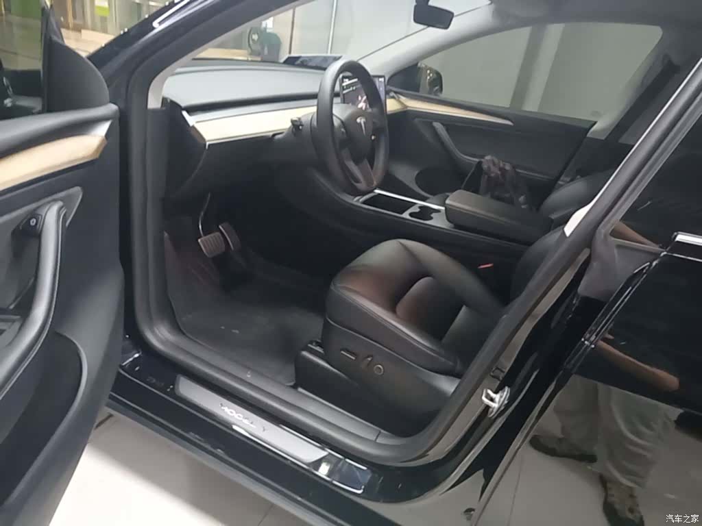 Tesla Model Y, 2023 16