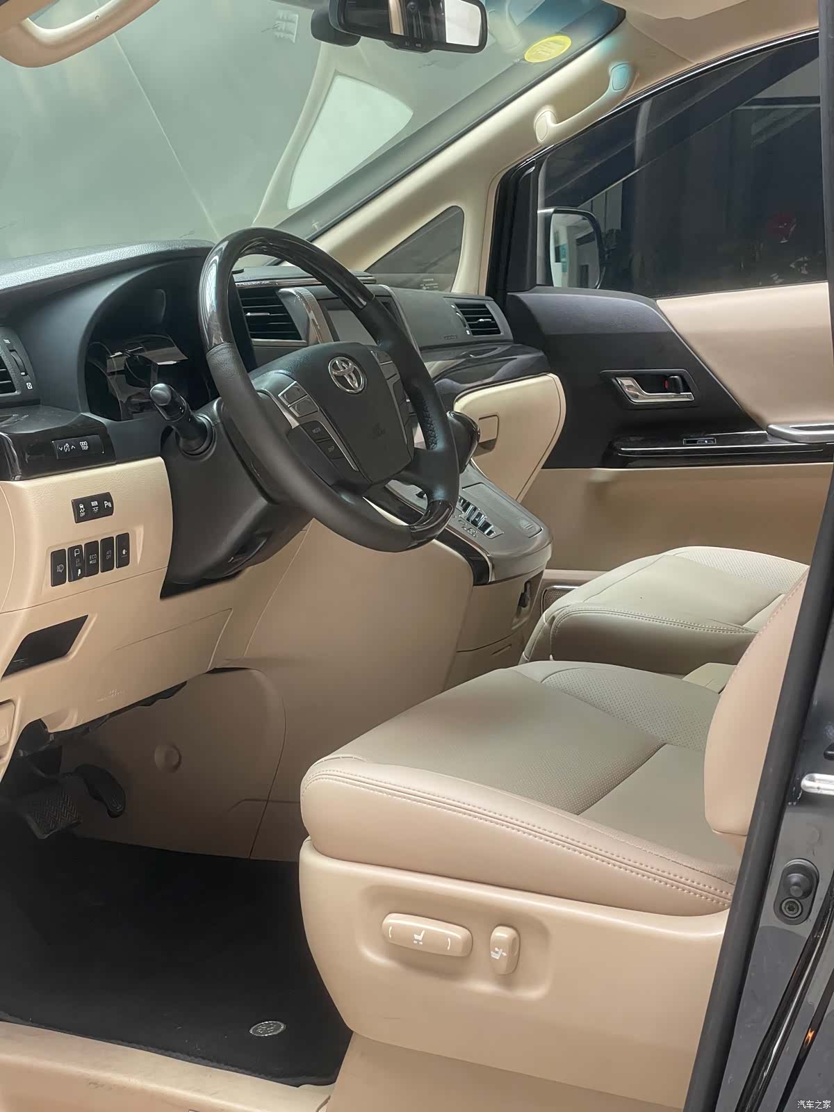 Toyota Alphard, 2012 15