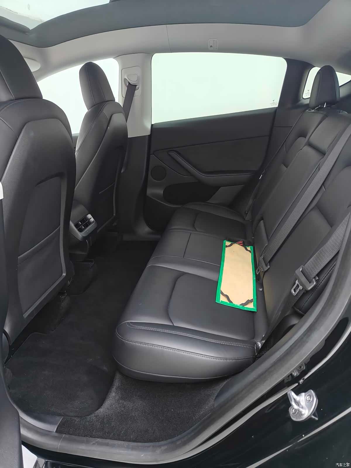 Tesla Model Y, 2022 все фото