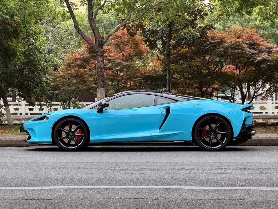 McLaren GT