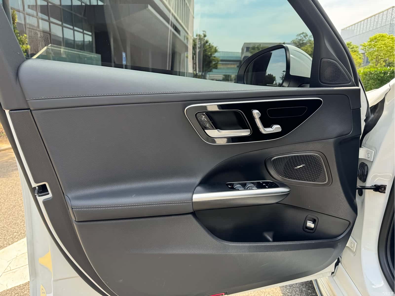 Mercedes-Benz C-Class, 2024 4