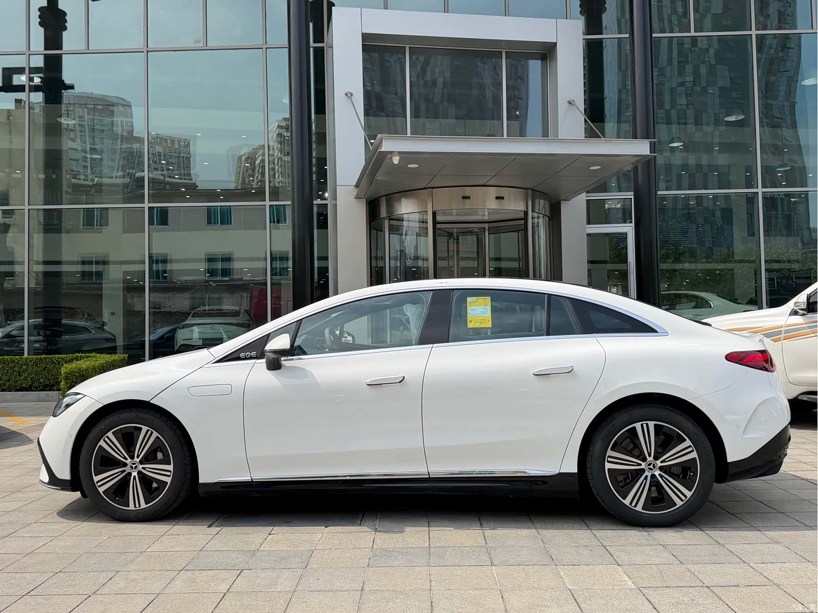 Mercedes-Benz EQE, 2025 2
