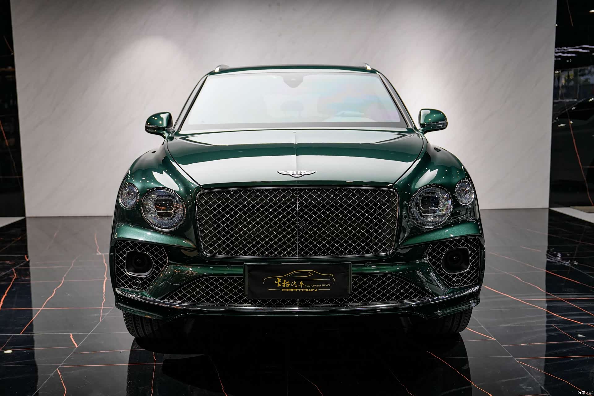 Bentley Bentayga, 2021 11