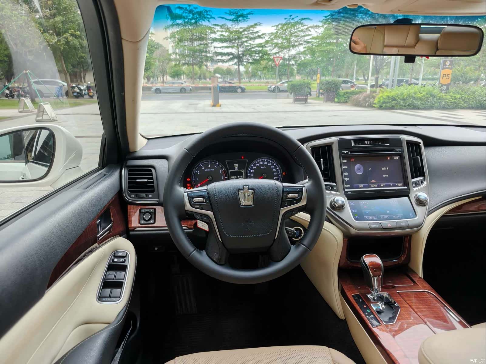 Toyota Crown, 2016 10