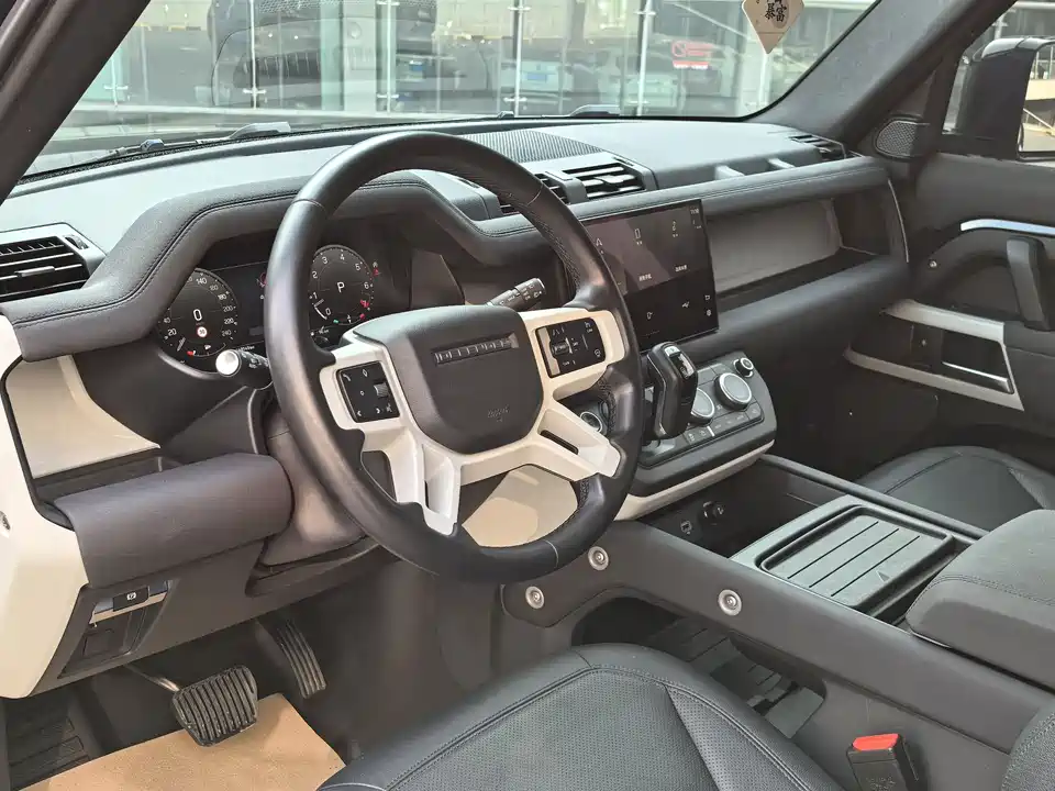 Land Rover guard