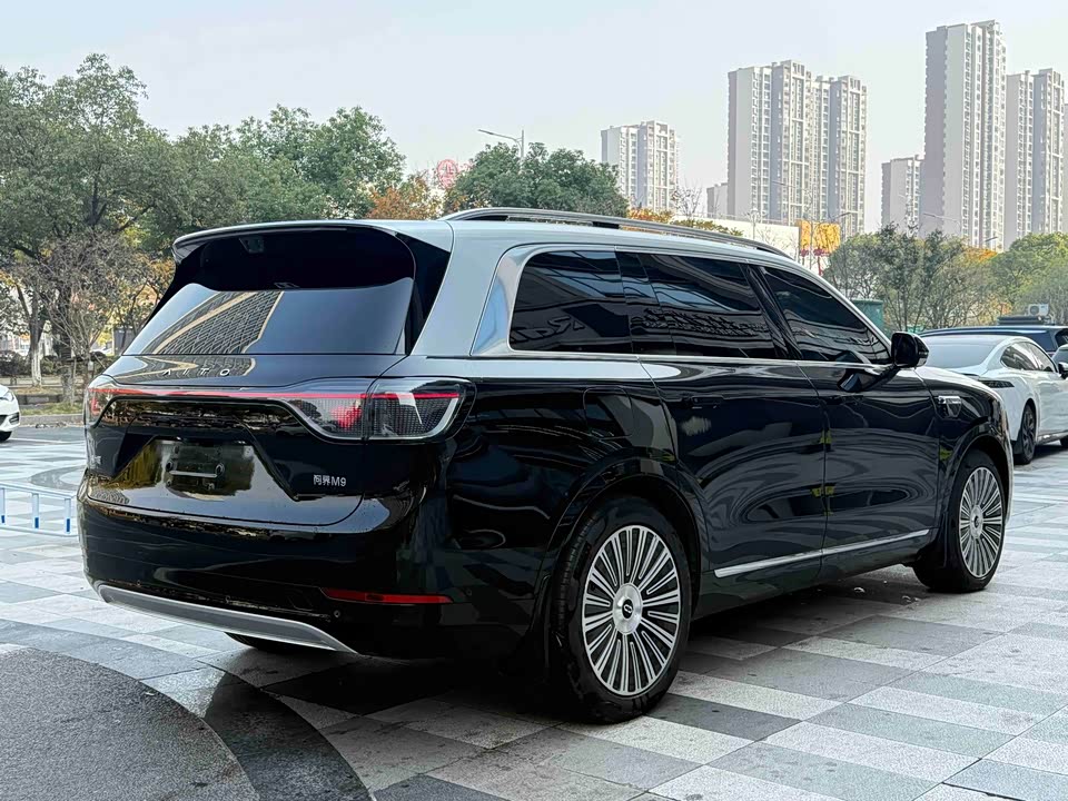 AITO Ask the world M9