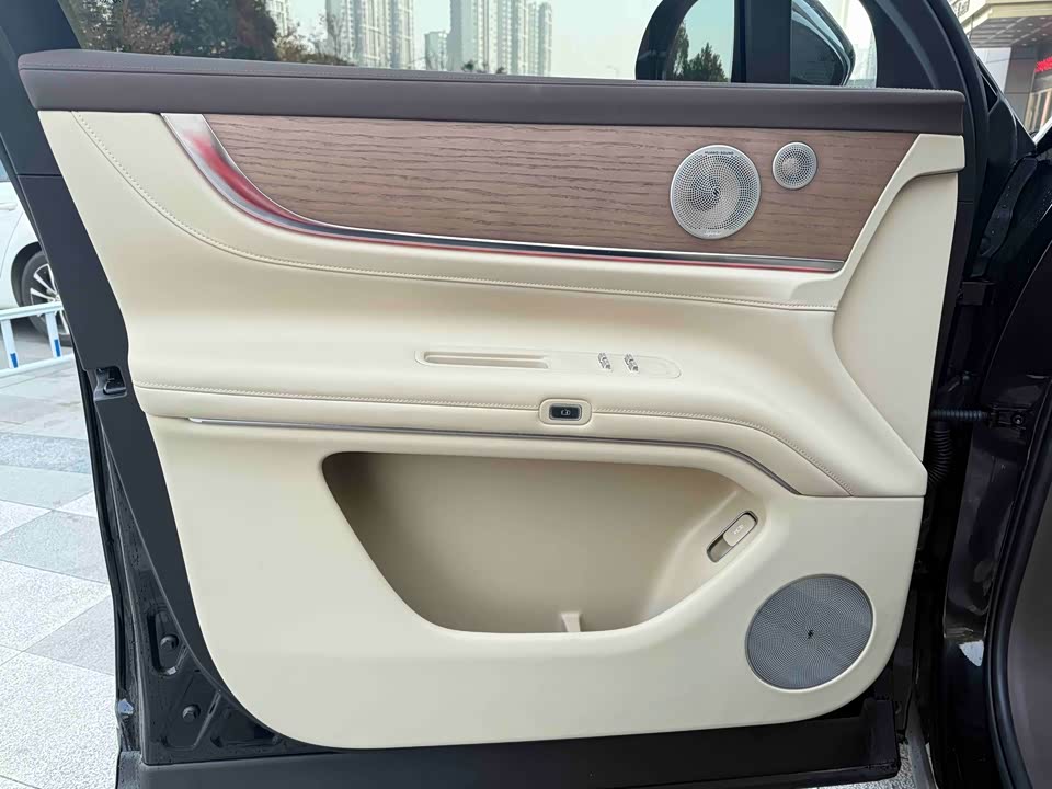 AITO Ask the world M9