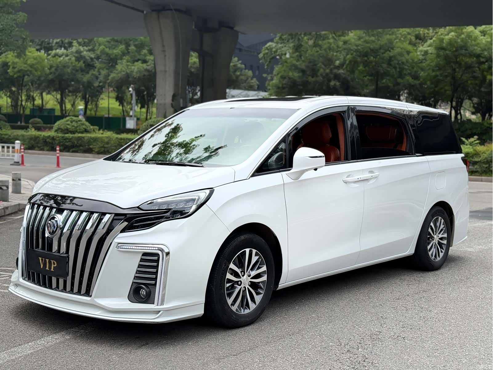 Buick GL8, 2022 3