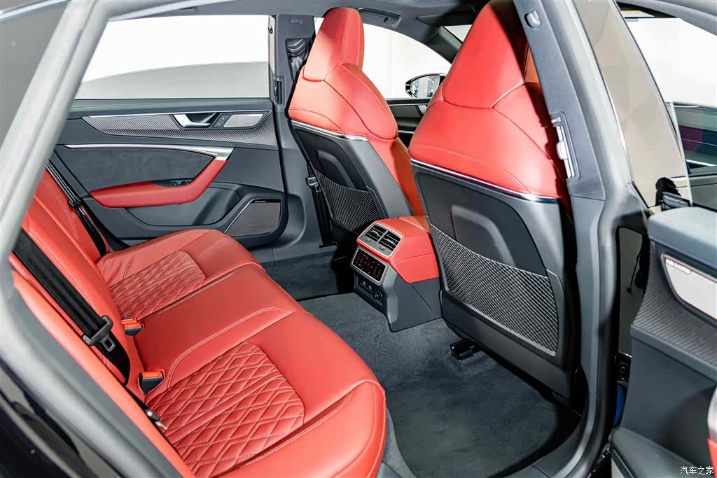Audi A7L, 2024 23