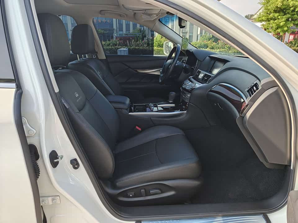 Infiniti Q70 Infiniti Q70