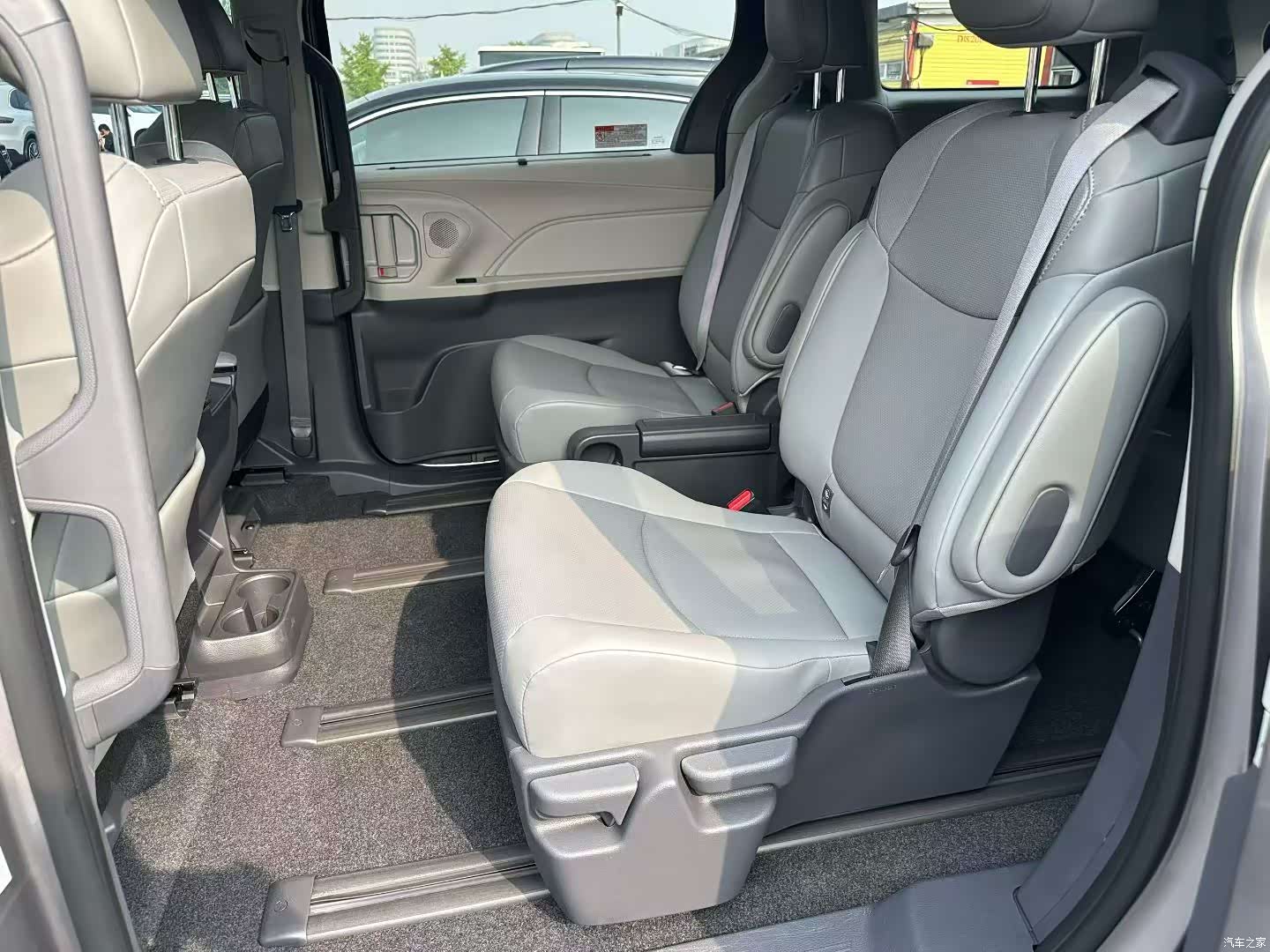 Toyota Sienna, 2024 3
