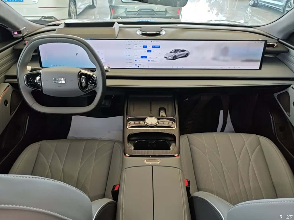 Geely E8, 2025 10