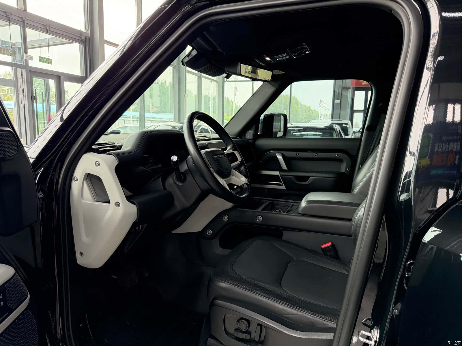 Land Rover Defender, 2023 4