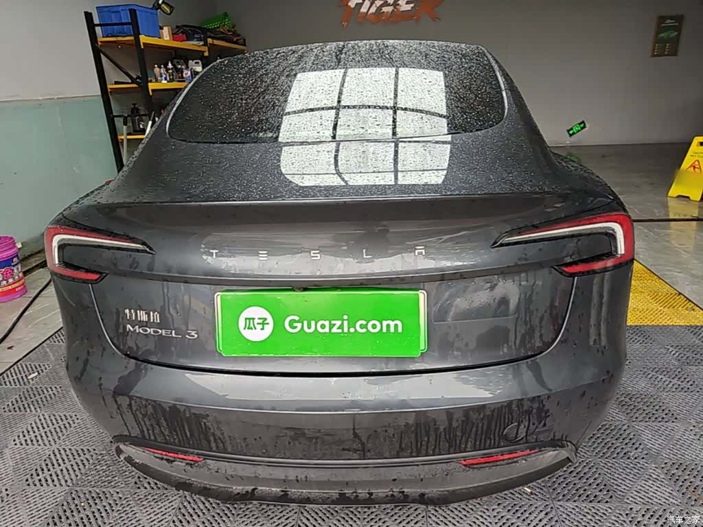 Tesla Model 3, 2025 6