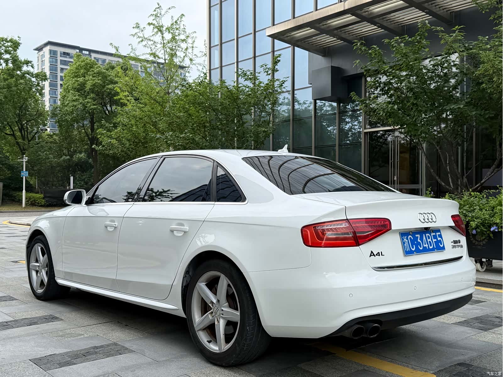 Audi A4L, 2015 6
