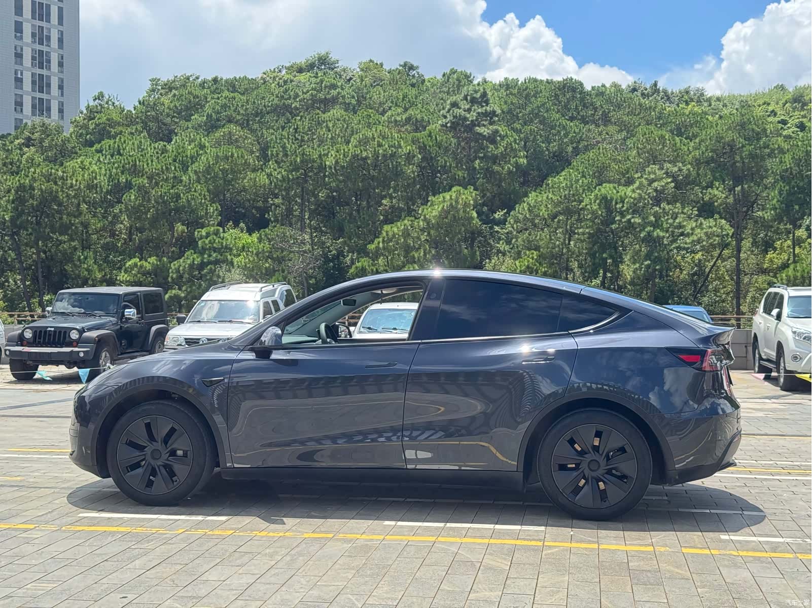 Tesla Model Y, 2024 27