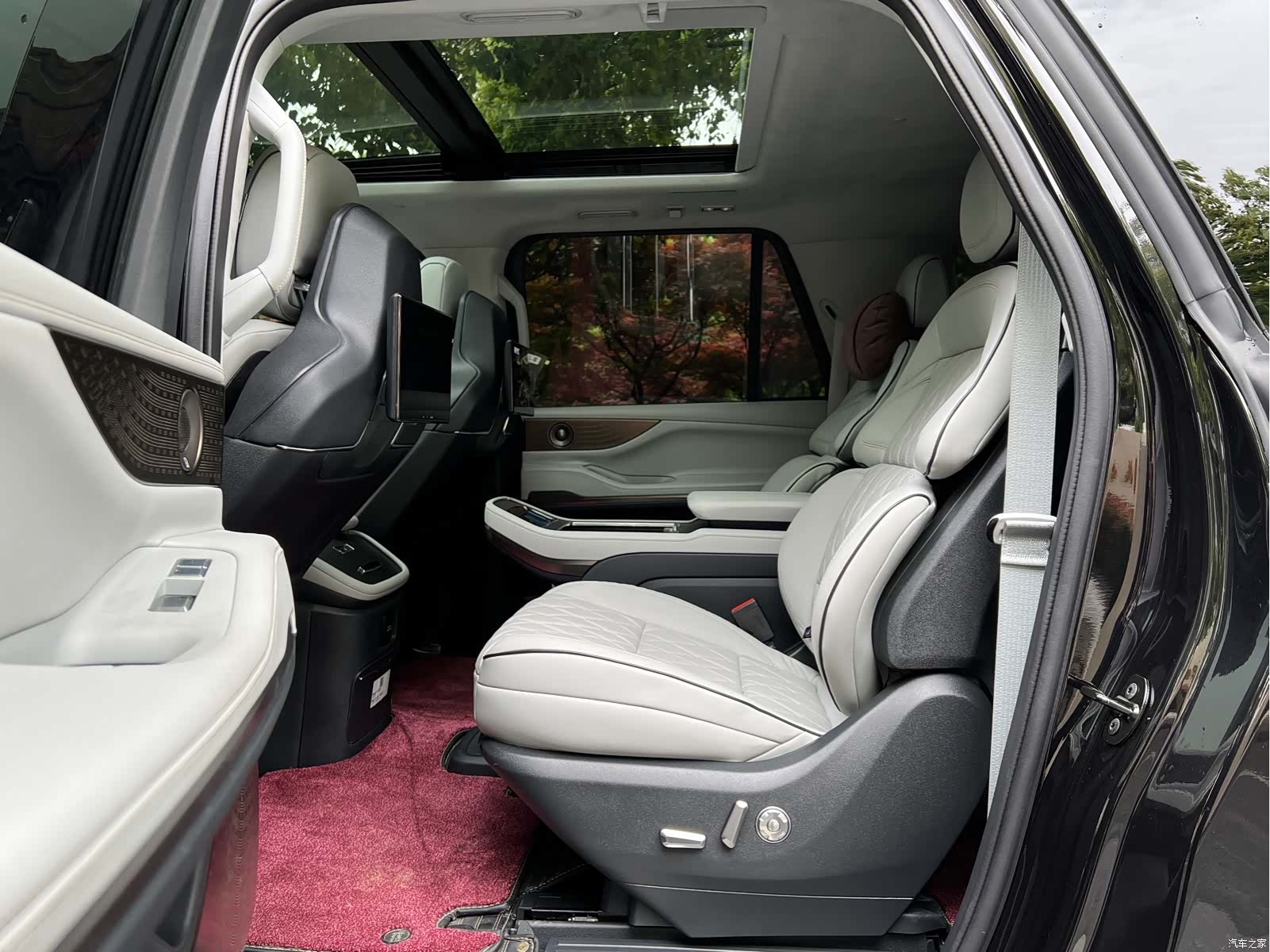 Lincoln Navigator, 2025 6