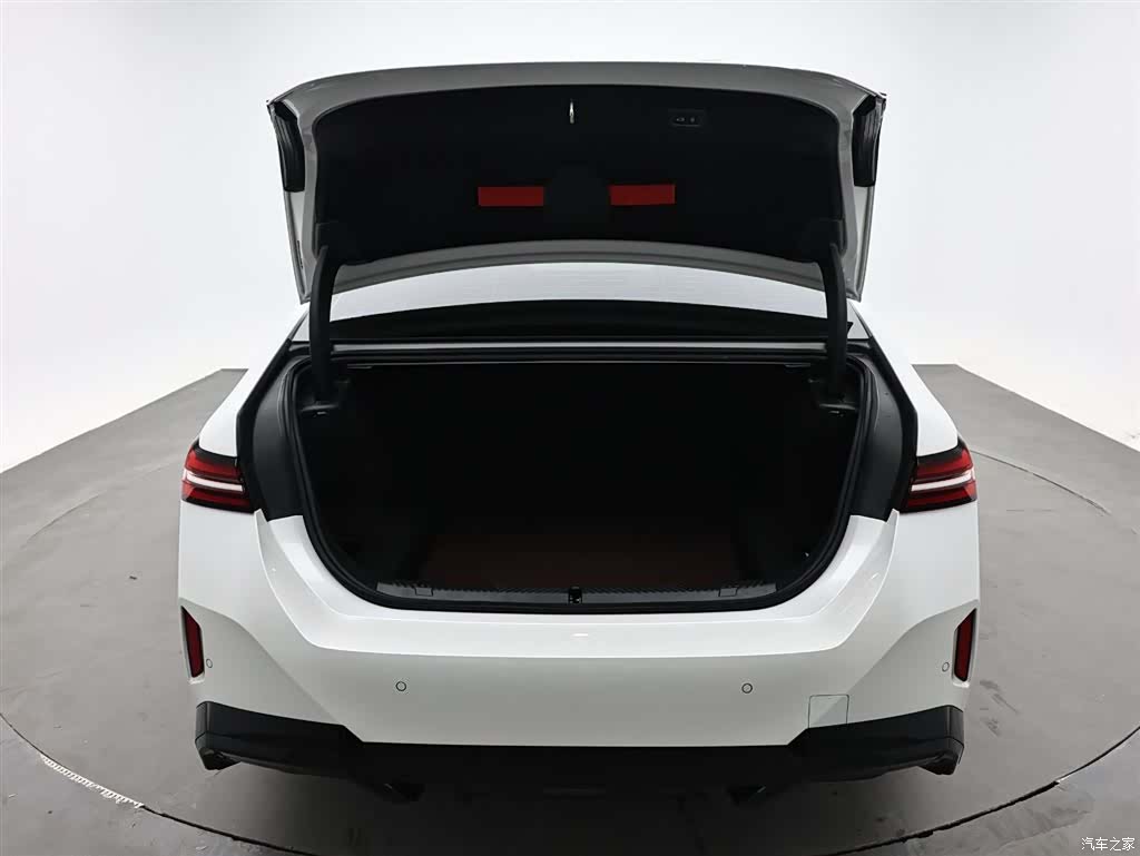 BMW 5 Series, 2026 8