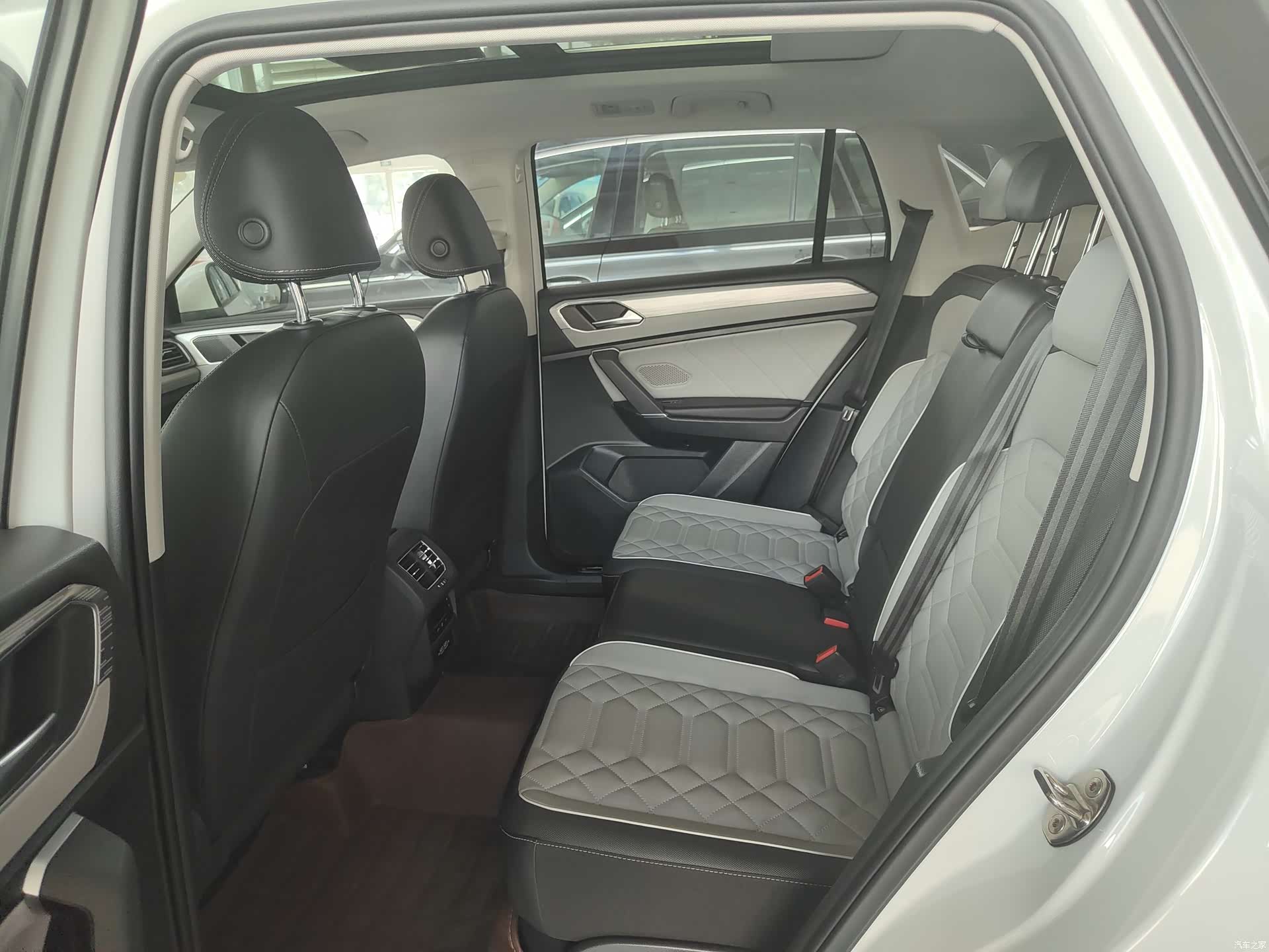 Volkswagen Tayron, 2023 все фото