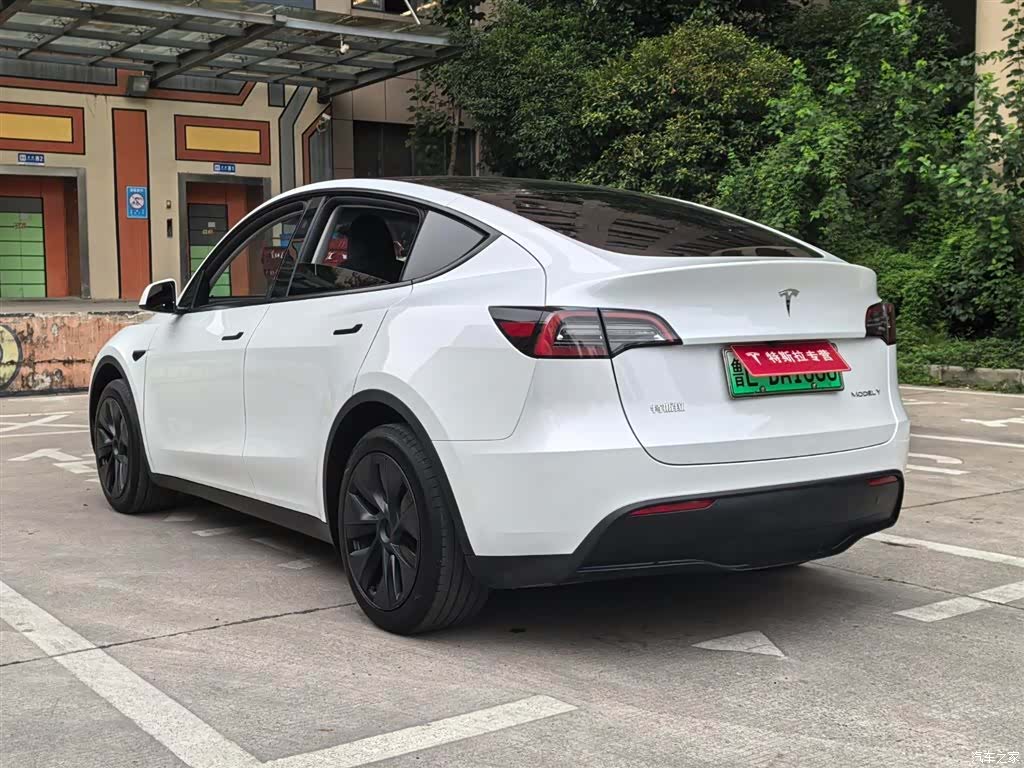 Tesla Model Y, 2025 13