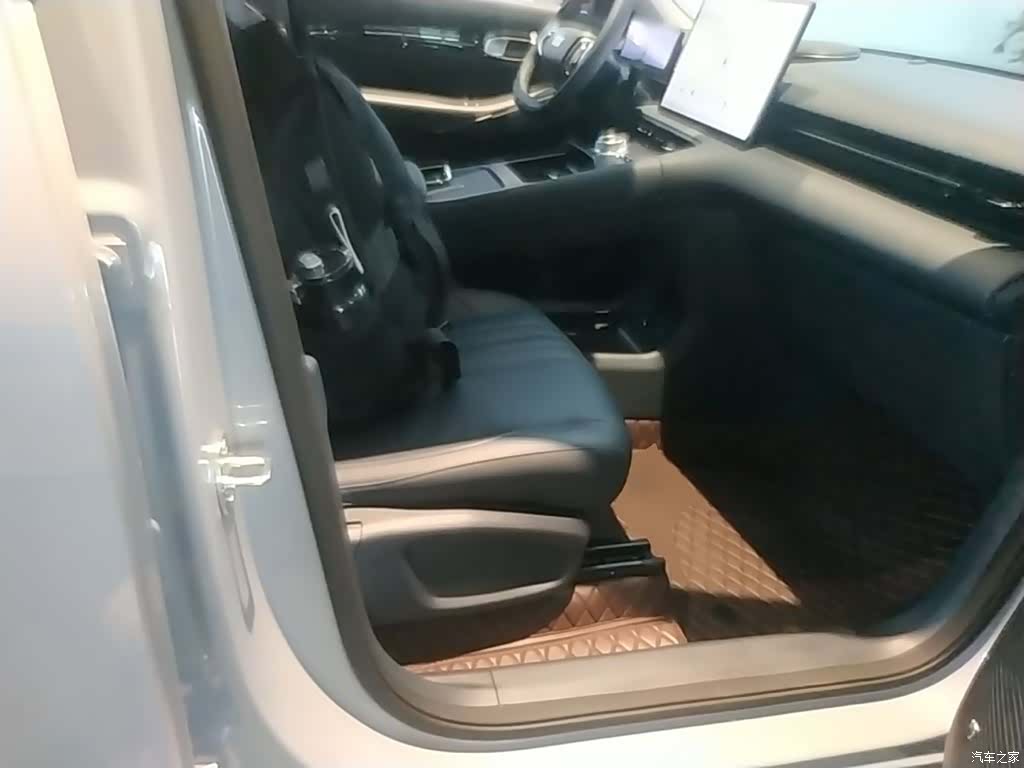 Geely Galaxy E5, 2025 25