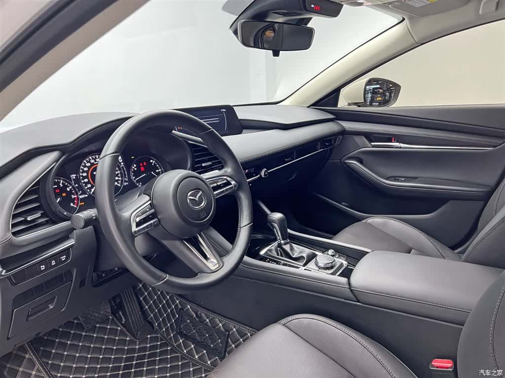 Mazda Mazda3, 2024 13