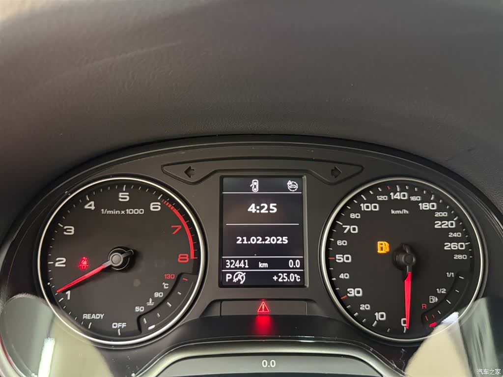 Audi Q2L, 2023 10