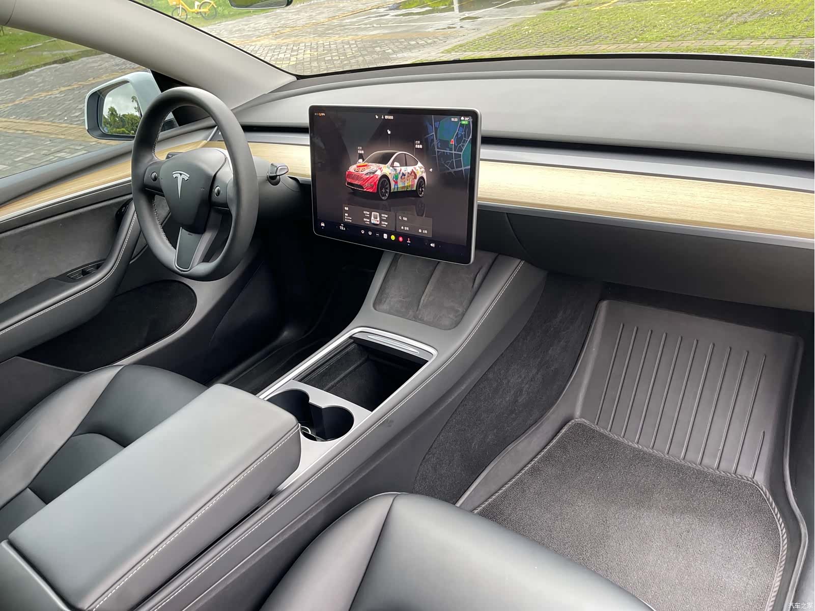 Tesla Model Y, 2023 14
