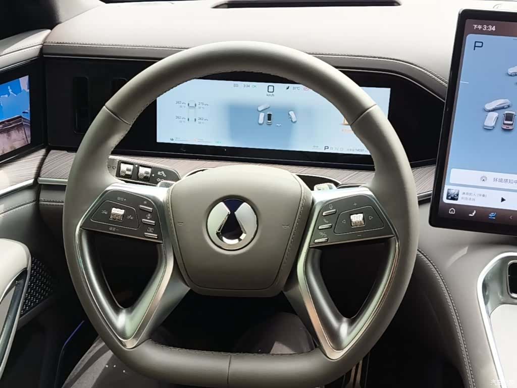 Denza N9, 2025 11