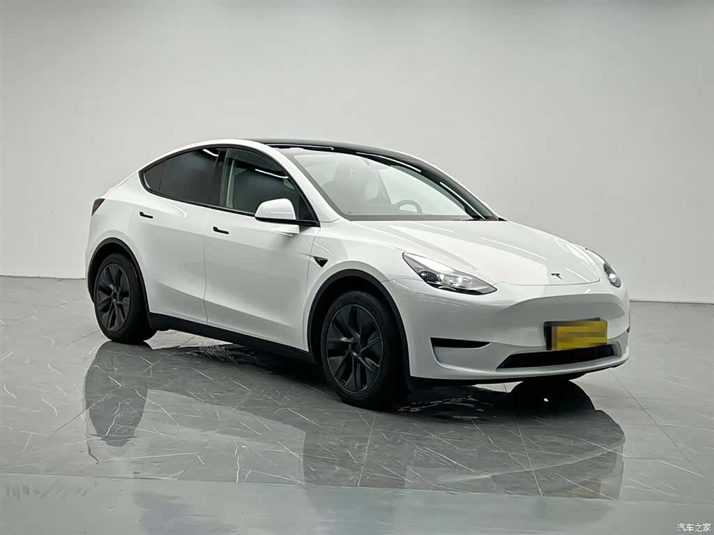 Tesla Model Y, 2025 8