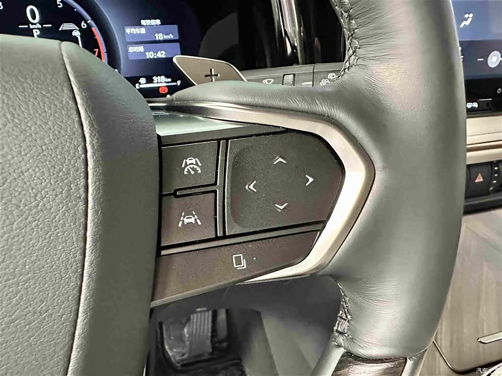 Lexus LM, 2026 10