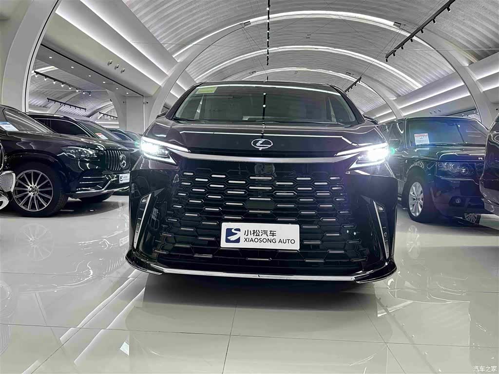 Lexus LM, 2026 2