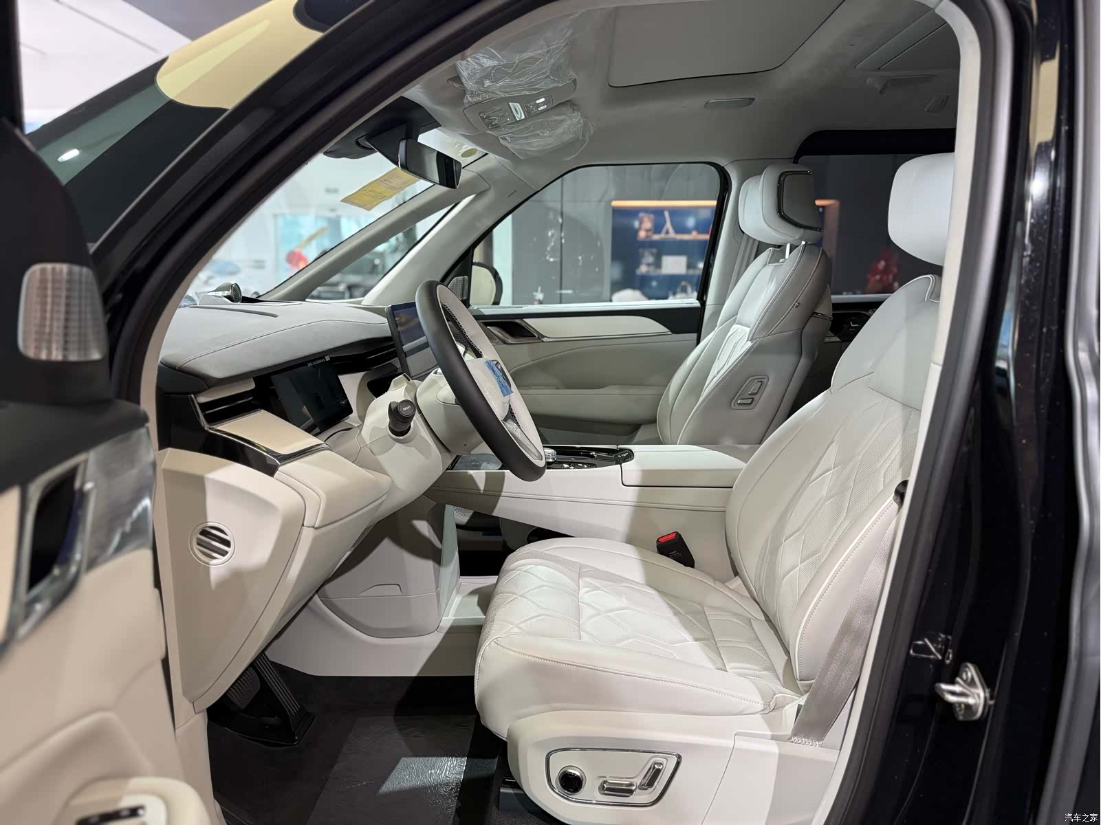Volvo EM90, 2026 12