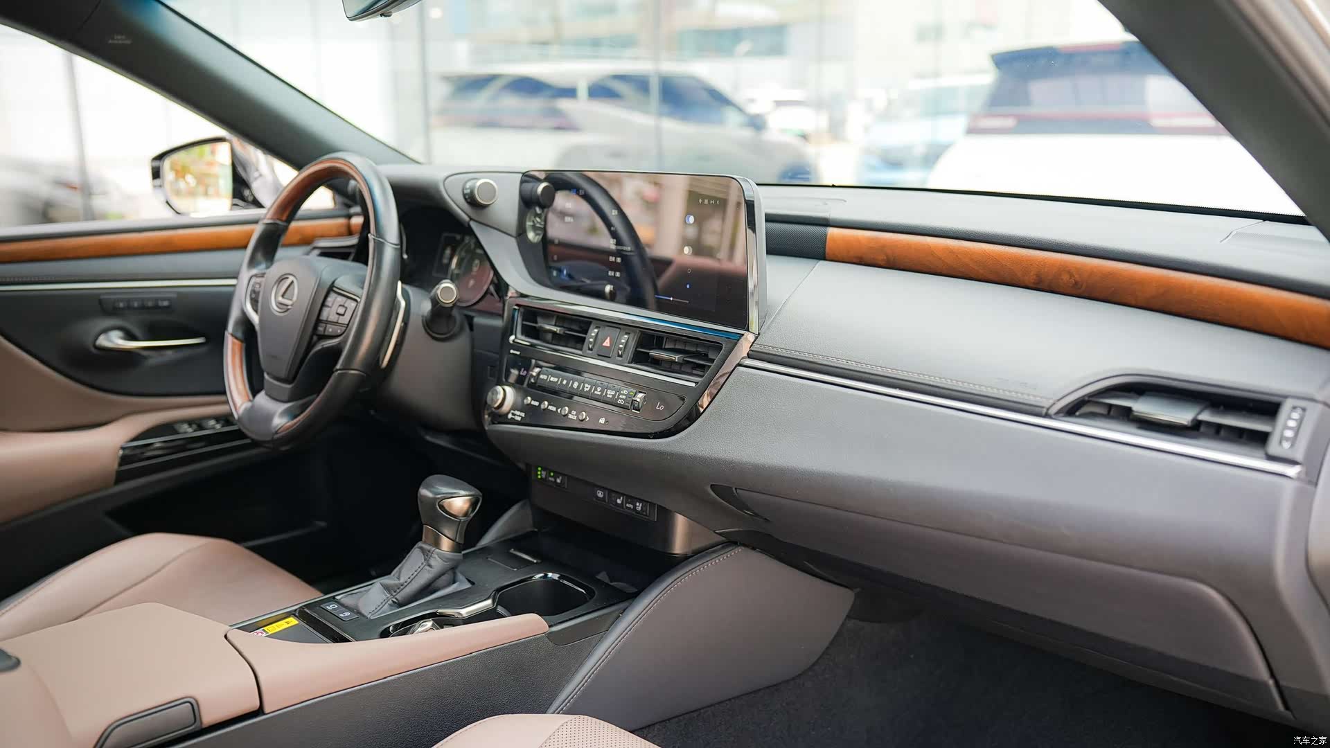 Lexus ES, 2024 9